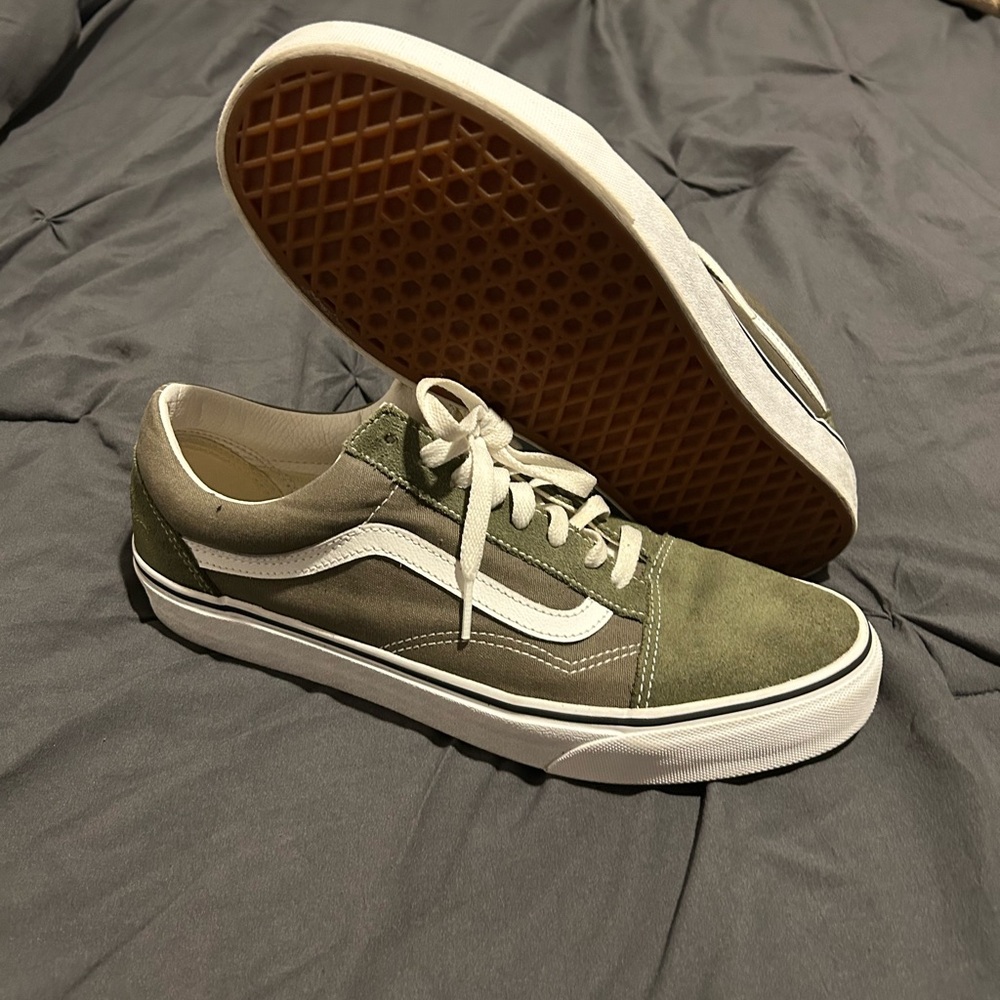 Men’s Vans Old Skool Olive Green White Size 10.5 Good Condition No Box